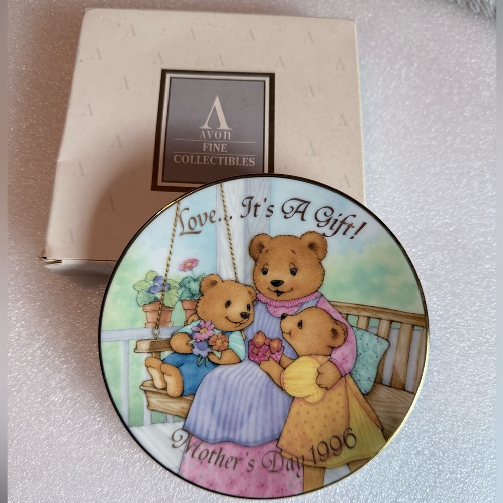 💙2 for $12 AVON 1996 Mother’s Day Plate Love It’s A Gift Collectible w/ Box